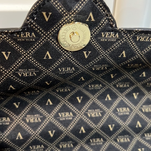 Vera New York Shoulder Bag - Picture 6 of 14